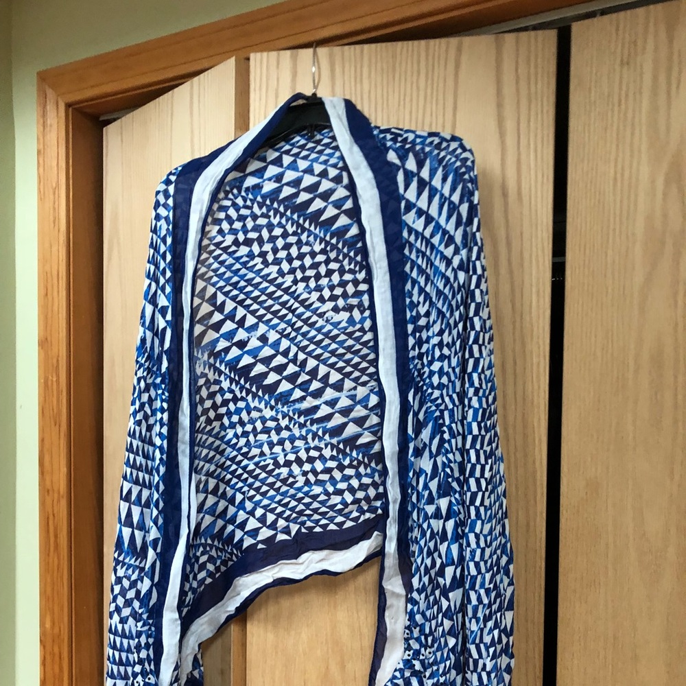 Charming Charlie blue and white scarf